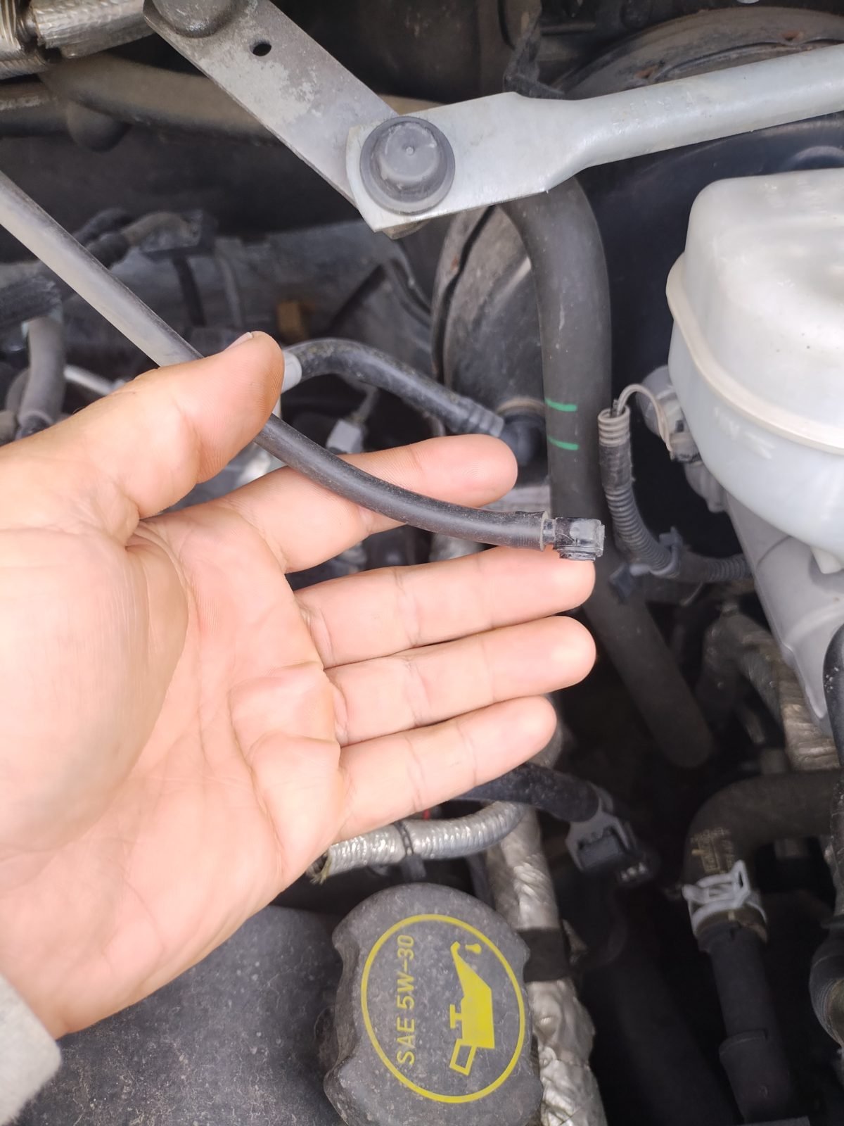 Mobile mechanic replacing a car battery at a customer location in Austin